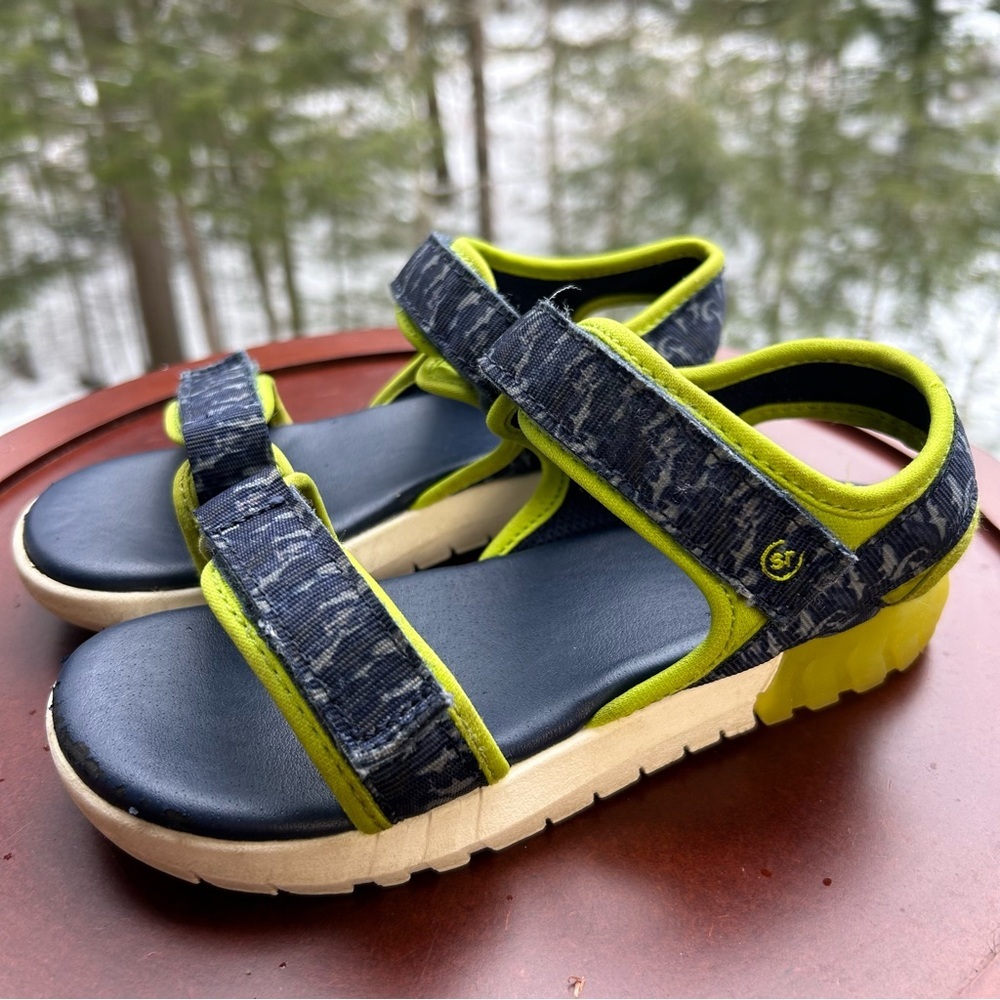 Stride Rite Shark Light-Up Sandals | Toddler Boys Size 12 | Velcro | Memory Foam